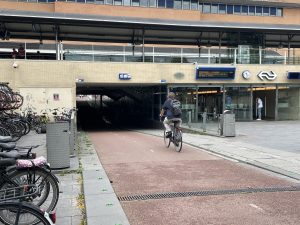 Stationstunnel en oostelijke stationstoegang ©JPL