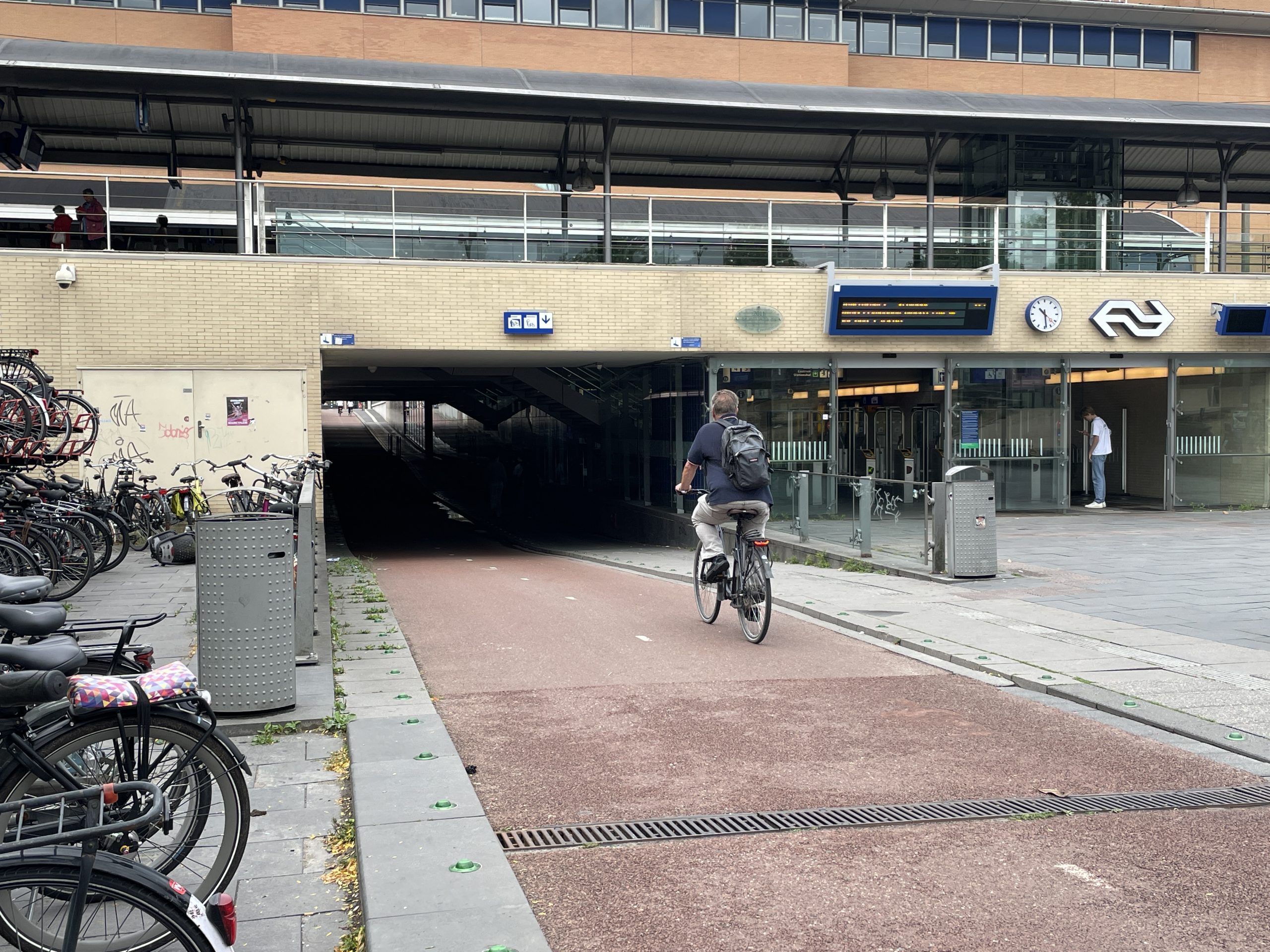 Stationstunnel en oostelijke stationstoegang ©JPL